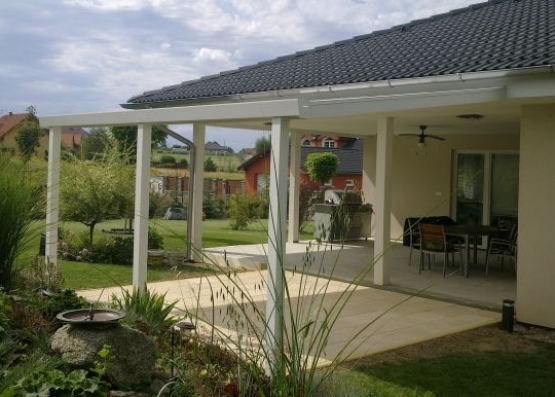 Pořiďte netradiční dárek pod stromeček – hliníkovou pergolu