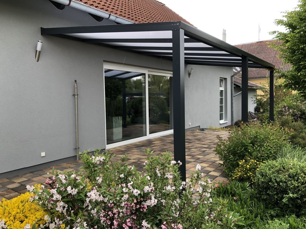 ECO pergola z hliníku na dvorku