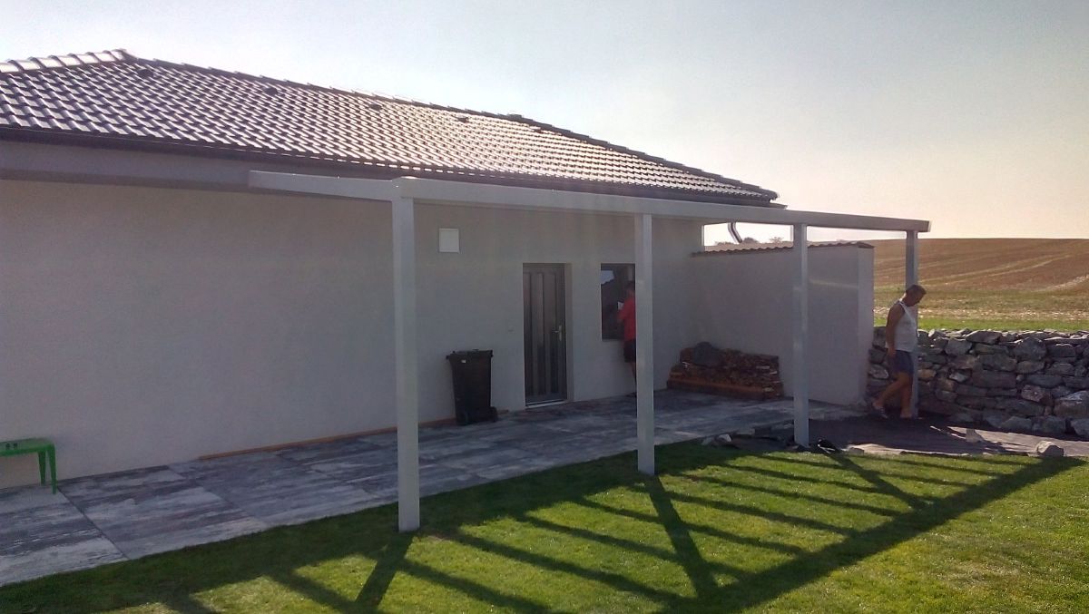 přístřešek na auto