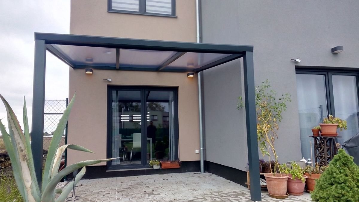 hliníková pergola se střechou