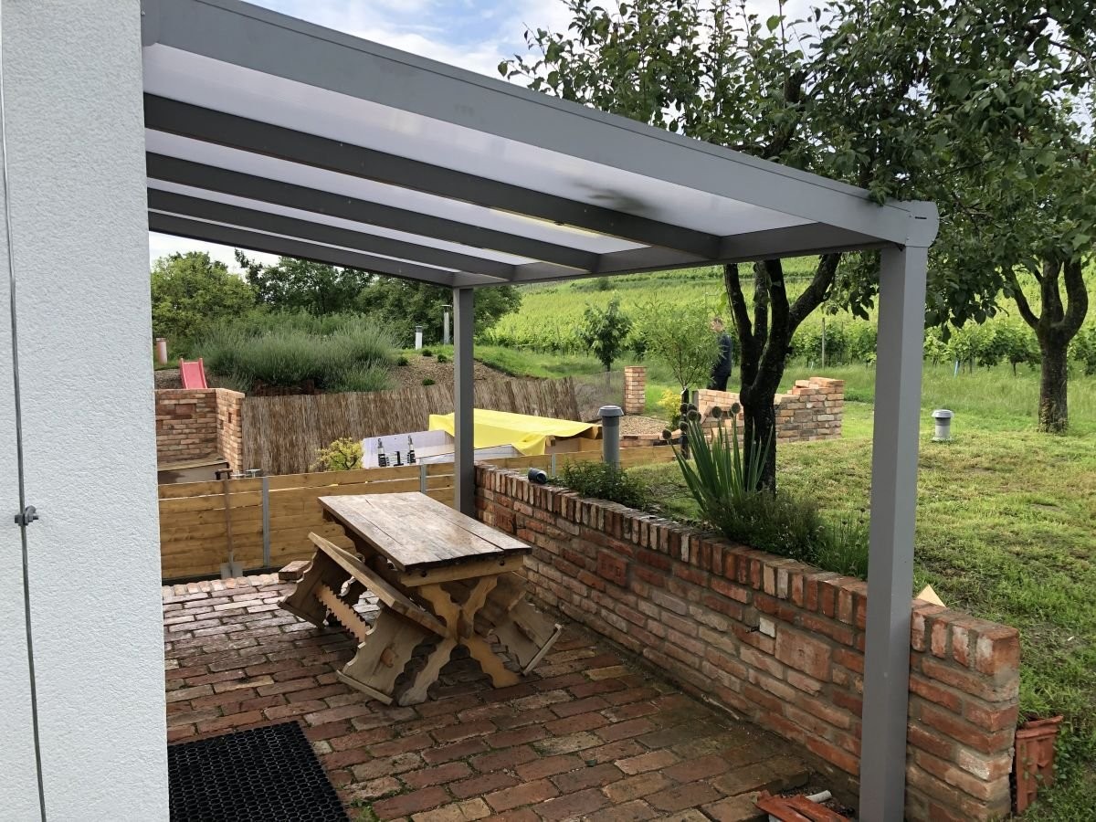 menší hliníková pergola